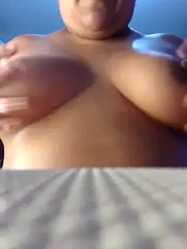 Snapshot of AprilBelmore chatting on November 14, 6:39 am AprilBelmore online show from November 14, 6:39 am