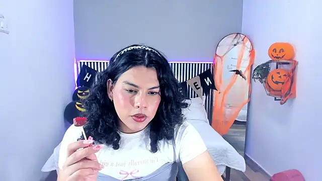 Snapshot of Little_Alli chatting on October 29, 8:30 pm Little Alli online show from October 29, 8:30 pm