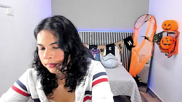 Snapshot of Little_Alli chatting on October 27, 7:37 pm Little Alli online show from October 27, 7:37 pm