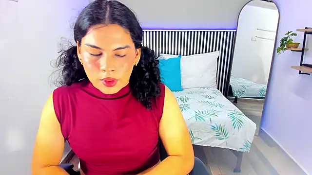 Snapshot of Little_Alli chatting on October 19, 8:33 pm Little Alli online show from October 19, 8:33 pm