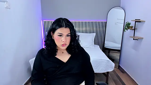 Snapshot of Little_Alli chatting on November 2, 7:52 pm Little Alli online show from November 2, 7:52 pm