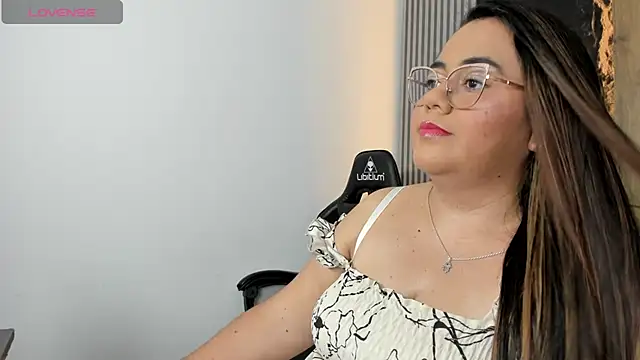 Snapshot of samantha29x_ chatting on October 16, 12:57 pm samantha29x online show from October 16, 12:57 pm