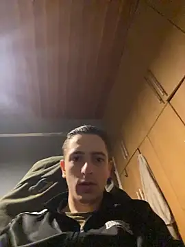 Snapshot of Asimako chatting on December 13, 9:32 pm Asimako online show from December 13, 9:32 pm