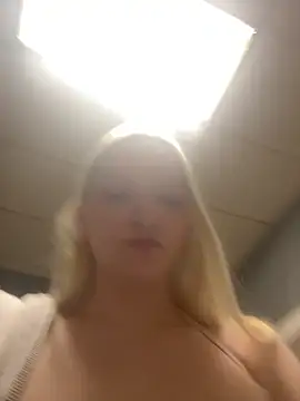 lexuslover687 online show from April 21, 1:42 am