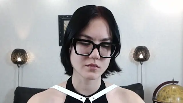 Marie Fitch online show from December 2, 12:00 am