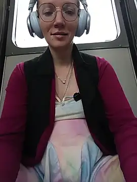 Snapshot of Lucy_colee chatting on December 18, 7:50 pm Lucy colee online show from December 18, 7:50 pm