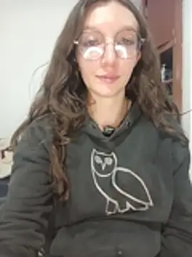 Snapshot of Lucy_colee chatting on February 6, 1:23 am Lucy colee online show from February 6, 1:23 am