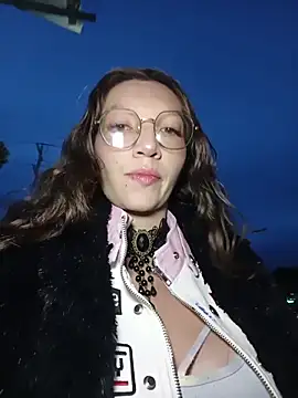 Lucy colee online show from April 5, 11:22 pm