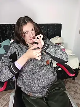 Snapshot of Lucy_colee chatting on February 28, 1:33 pm Lucy colee online show from February 28, 1:33 pm