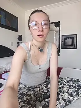 Snapshot of Lucy_colee chatting on December 5, 2:15 pm Lucy colee online show from December 5, 2:15 pm