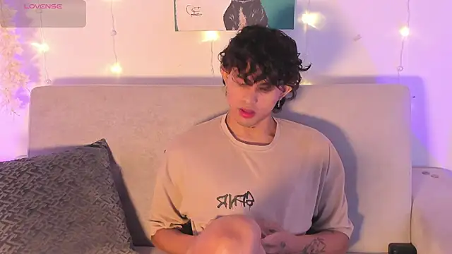 Snapshot of lua_boy chatting on March 31, 4:47 am lua boy online show from March 31, 4:47 am
