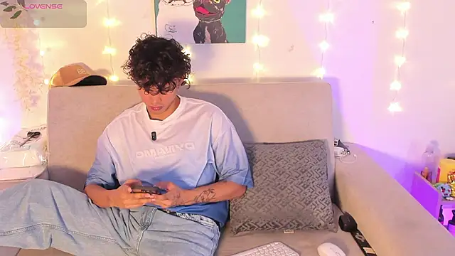 lua boy online show from March 7, 6:02 pm