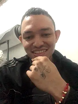 Snapshot of BigMontainsRock chatting on November 29, 4:34 am BigMontainsRock online show from November 29, 4:34 am