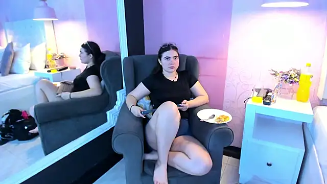 RousseWalker online show from November 23, 7:35 pm