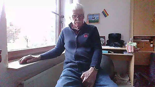 super-snoopy online show from February 8, 8:34 am