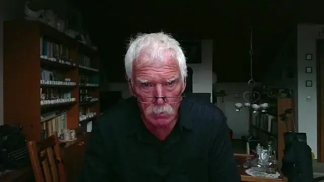 Snapshot of super-snoopy chatting on September 21, 8:19 am super-snoopy online show from September 21, 8:19 am