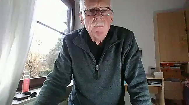 Snapshot of super-snoopy chatting on January 5, 9:26 am super-snoopy online show from January 5, 9:26 am