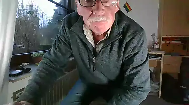 Snapshot of super-snoopy chatting on December 22, 3:00 pm super-snoopy online show from December 22, 3:00 pm