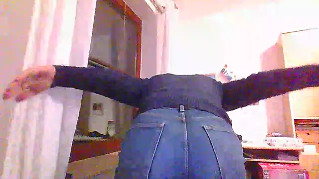 Snapshot of super-snoopy chatting on December 16, 4:00 pm super-snoopy online show from December 16, 4:00 pm