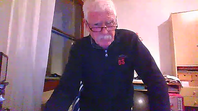 super-snoopy online show from December 18, 3:49 pm