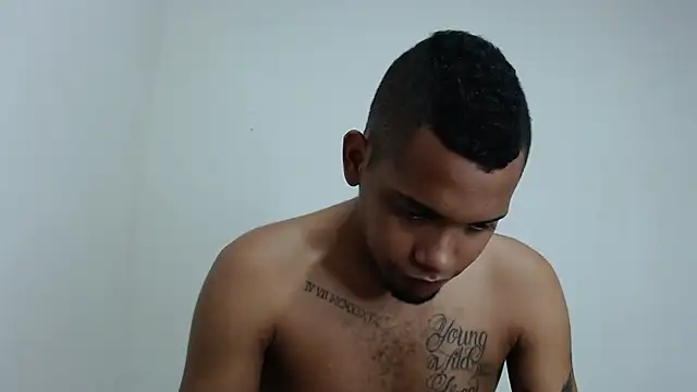 Snapshot of drako_monster chatting on November 25, 6:25 am drako monster online show from November 25, 6:25 am