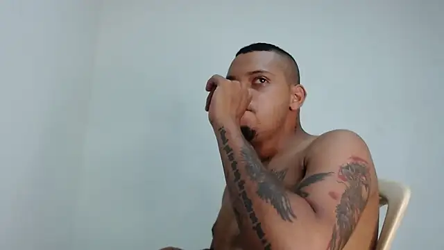 Snapshot of drako_monster chatting on November 15, 12:36 am drako monster online show from November 15, 12:36 am