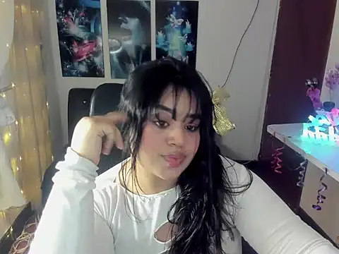 oliviia cute online show from November 14, 5:44 am