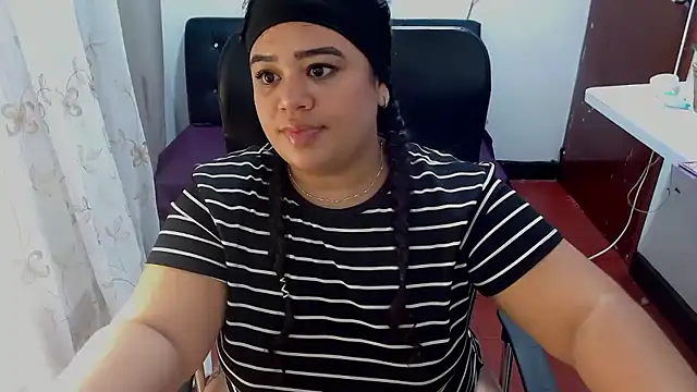 oliviia cute online show from January 15, 7:34 am