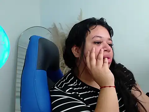 oliviia cute online show from November 3, 6:29 am