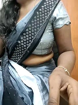 Snapshot of Tamilmallu-duskygirl03 chatting on December 4, 10:03 am Tamilmallu-duskygirl03 online show from December 4, 10:03 am