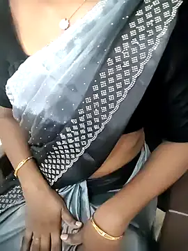 Snapshot of Tamilmallu-duskygirl03 chatting on November 15, 5:33 am Tamilmallu-duskygirl03 online show from November 15, 5:33 am