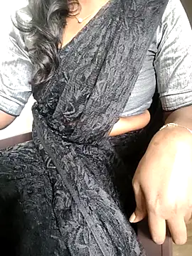 Snapshot of Tamilmallu-duskygirl03 chatting on November 26, 7:08 am Tamilmallu-duskygirl03 online show from November 26, 7:08 am