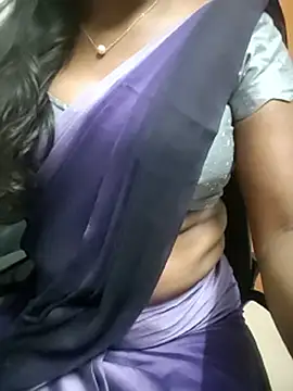 Snapshot of Tamilmallu-duskygirl03 chatting on May 25, 7:12 pm Tamilmallu-duskygirl03 online show from May 25, 7:12 pm