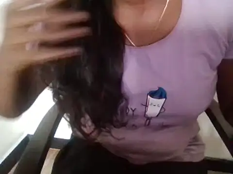 Snapshot of Tamilmallu-duskygirl03 chatting on October 24, 8:13 am Tamilmallu-duskygirl03 online show from October 24, 8:13 am