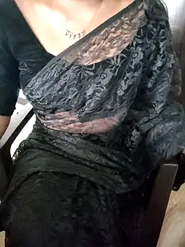 Snapshot of Tamilmallu-duskygirl03 chatting on November 17, 6:39 am Tamilmallu-duskygirl03 online show from November 17, 6:39 am