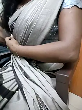 Snapshot of Tamilmallu-duskygirl03 chatting on December 3, 3:33 pm Tamilmallu-duskygirl03 online show from December 3, 3:33 pm