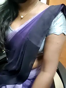 Snapshot of Tamilmallu-duskygirl03 chatting on May 31, 5:02 am Tamilmallu-duskygirl03 online show from May 31, 5:02 am