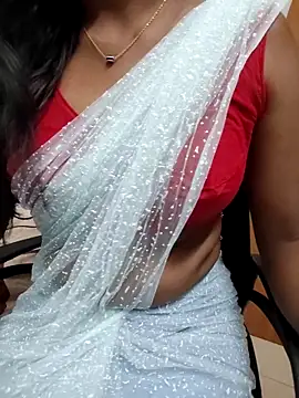 Snapshot of Tamilmallu-duskygirl03 chatting on May 4, 5:11 am Tamilmallu-duskygirl03 online show from May 4, 5:11 am