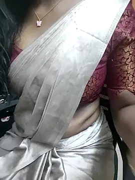 Snapshot of Tamilmallu-duskygirl03 chatting on May 28, 5:59 am Tamilmallu-duskygirl03 online show from May 28, 5:59 am