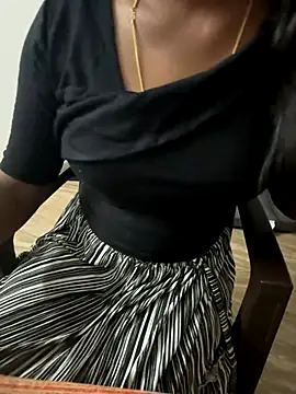 Snapshot of Tamilmallu-duskygirl03 chatting on November 11, 4:57 pm Tamilmallu-duskygirl03 online show from November 11, 4:57 pm