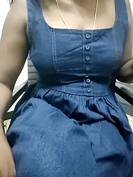 Snapshot of Tamilmallu-duskygirl03 chatting on November 21, 7:02 pm Tamilmallu-duskygirl03 online show from November 21, 7:02 pm