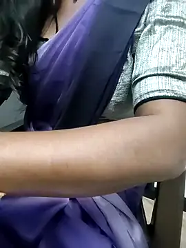 Snapshot of Tamilmallu-duskygirl03 chatting on November 26, 7:14 pm Tamilmallu-duskygirl03 online show from November 26, 7:14 pm