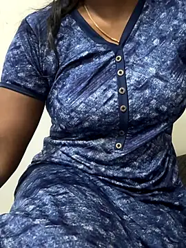 Snapshot of Tamilmallu-duskygirl03 chatting on November 9, 6:23 pm Tamilmallu-duskygirl03 online show from November 9, 6:23 pm