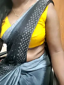 Snapshot of Tamilmallu-duskygirl03 chatting on May 2, 5:01 am Tamilmallu-duskygirl03 online show from May 2, 5:01 am