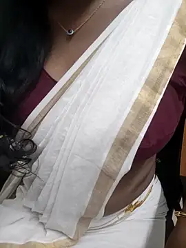 Snapshot of Tamilmallu-duskygirl03 chatting on May 26, 7:17 am Tamilmallu-duskygirl03 online show from May 26, 7:17 am
