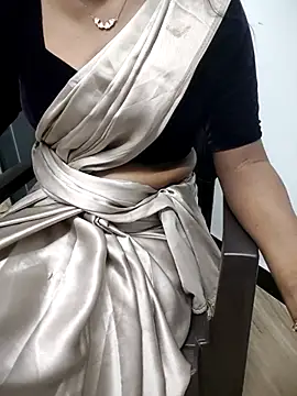 Snapshot of Tamilmallu-duskygirl03 chatting on November 20, 6:41 pm Tamilmallu-duskygirl03 online show from November 20, 6:41 pm