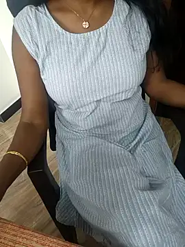 Snapshot of Tamilmallu-duskygirl03 chatting on November 14, 7:45 am Tamilmallu-duskygirl03 online show from November 14, 7:45 am