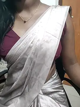 Snapshot of Tamilmallu-duskygirl03 chatting on May 16, 5:17 am Tamilmallu-duskygirl03 online show from May 16, 5:17 am