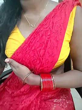 Snapshot of Tamilmallu-duskygirl03 chatting on May 18, 11:37 am Tamilmallu-duskygirl03 online show from May 18, 11:37 am