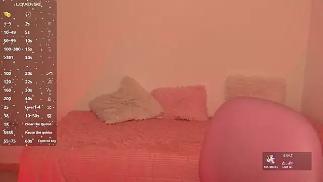 Snapshot of Ashleyroys_111 chatting on July 1, 8:20 pm Ashleyroys 111 online show from July 1, 8:20 pm